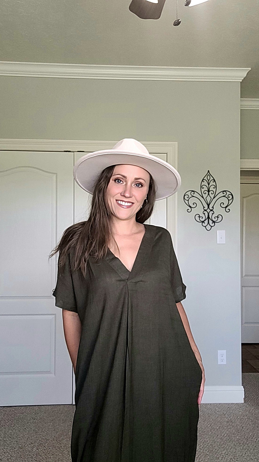 Unlock Your Perfect Look: V-Neck Short Sleeve Dress with Pocket